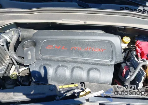 2018 Jeep Renegade Sport Fwd из США, поврежденный, VIN ZACCJAAB1JPH19642